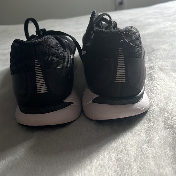 Nike running shoes in good condition - Picture 2 of 3